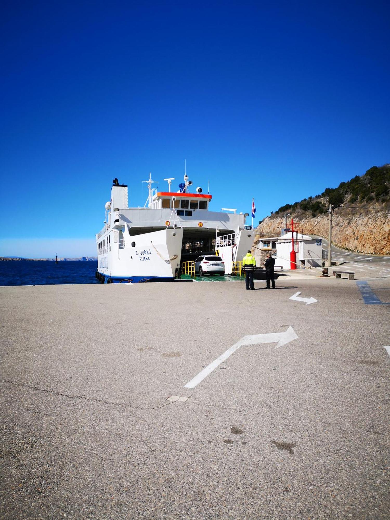 Ferry **** *